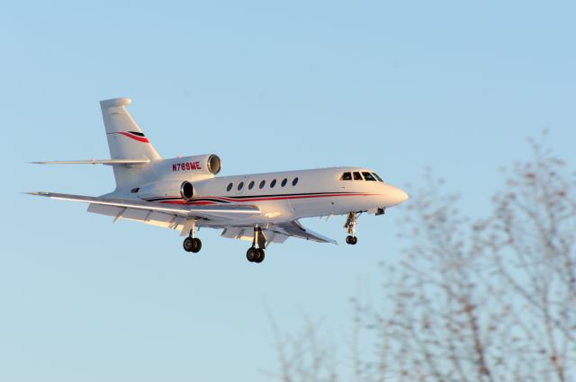 Dassault Falcon 50 (N789ME) - Runway 26