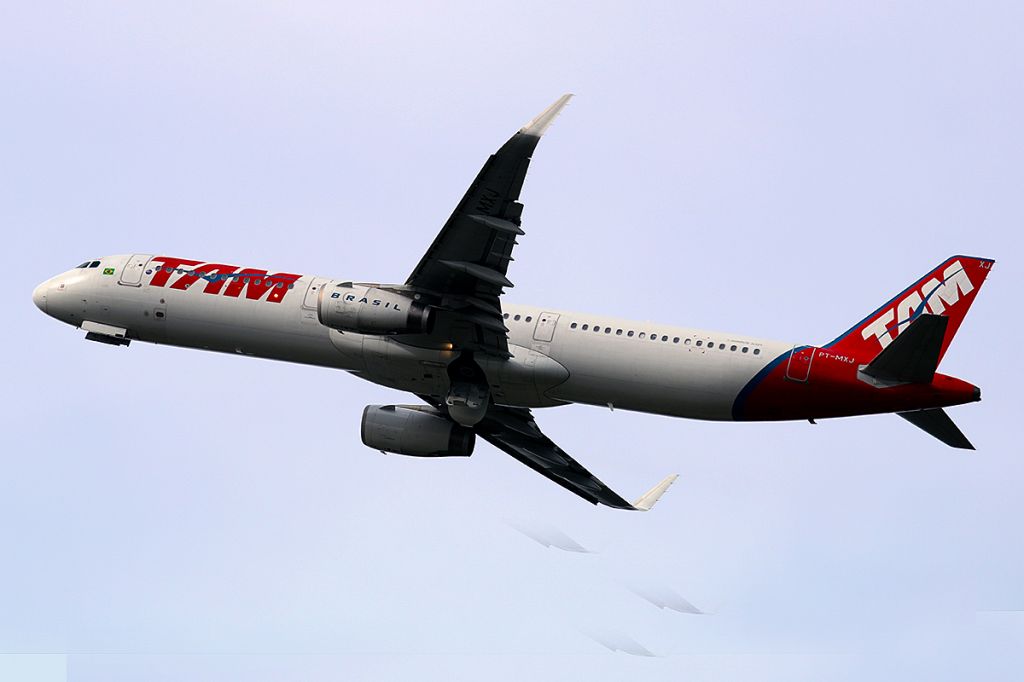 Airbus A321 (PT-MXJ)