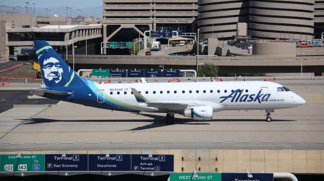 EMBRAER 175 (long wing) (N646QX)