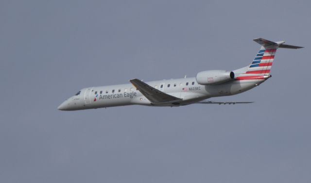 Embraer ERJ-145 (N603KC) - On departure is this 1998 American Eagle Embraer ERJ-145 in the Winter of 2019.