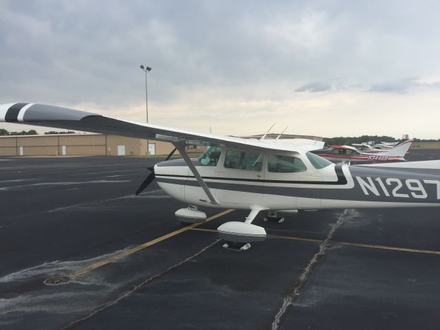 Cessna Skyhawk (N12976)