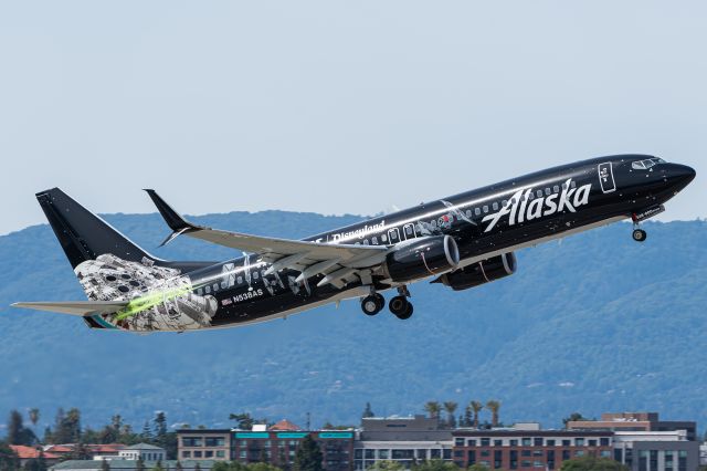 Boeing 737-800 (N538AS)