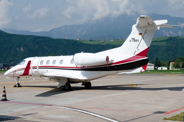 Embraer Phenom 300 (D-CBBS)