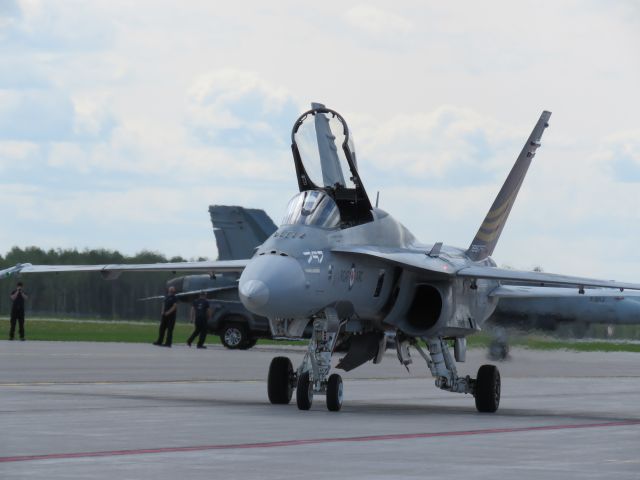 McDonnell Douglas FA-18 Hornet (18-8797)