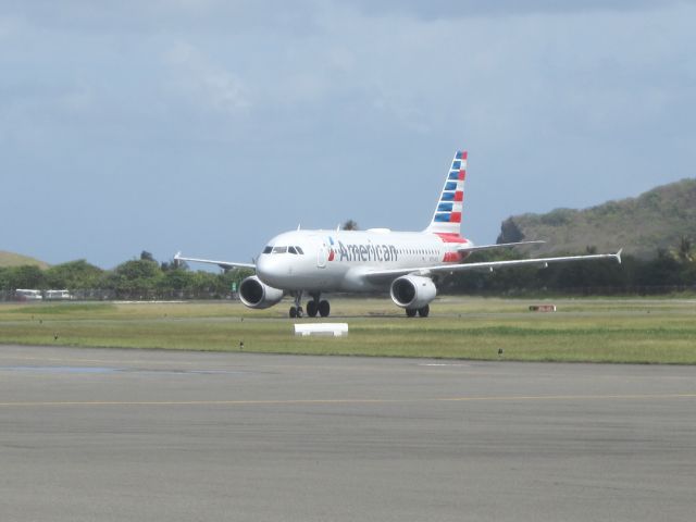 Airbus A319 (N704US)