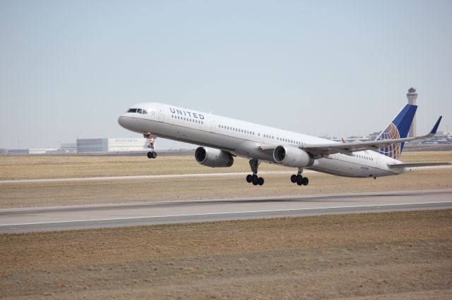 BOEING 757-300 (N57870) - Taking off on runway 25.