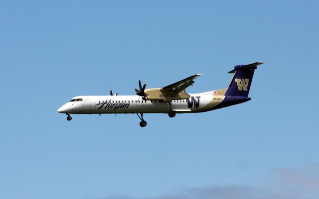 N435QX — - The Horizon Air Huskies aircraft landing at SEA-TAC