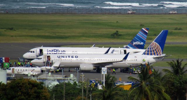 Boeing 737-800 (N77520)