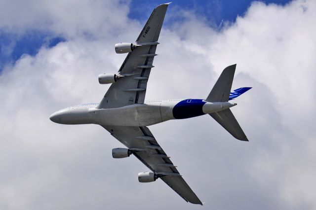 Airbus A380-800 —