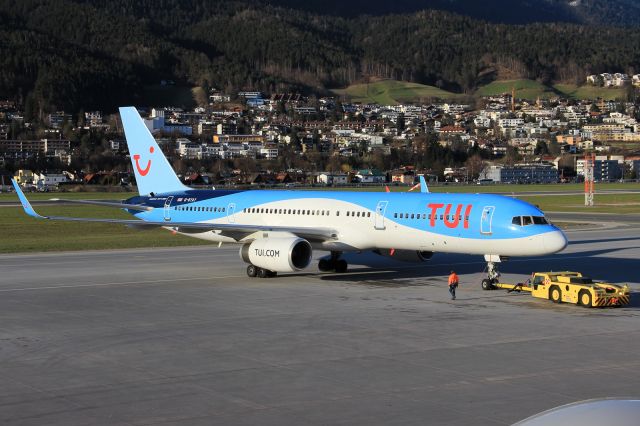 Boeing 757-200 (G-BYAY)