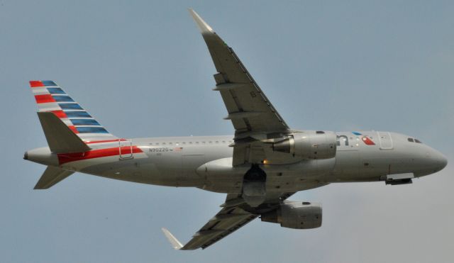 Airbus A319 (N9022G)
