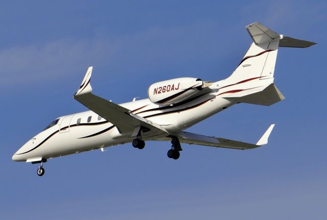 Learjet 60 (N260AJ)