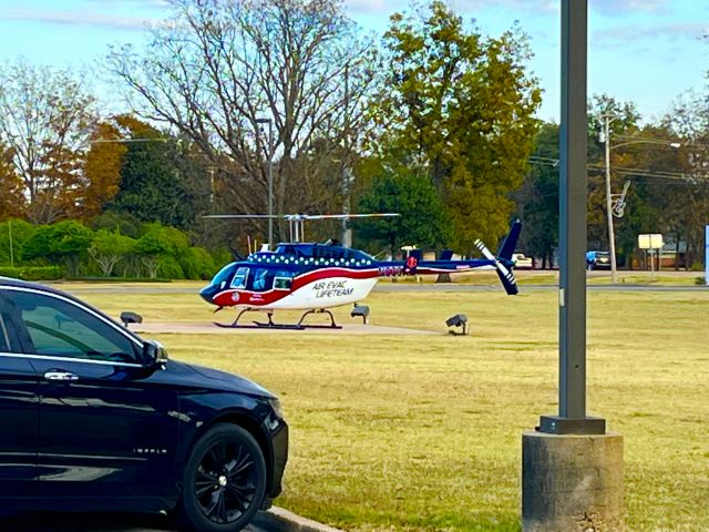 Bell JetRanger (N539AE) - Air Evac 87 ready to depart Bolivar Medical Center