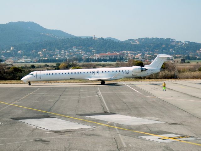 Canadair Regional Jet CRJ-100 (F-HMLM) - dep to Paris Orly - LFPO/ORY