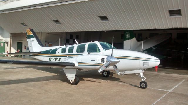 Beechcraft Baron (58) (N27DQ)