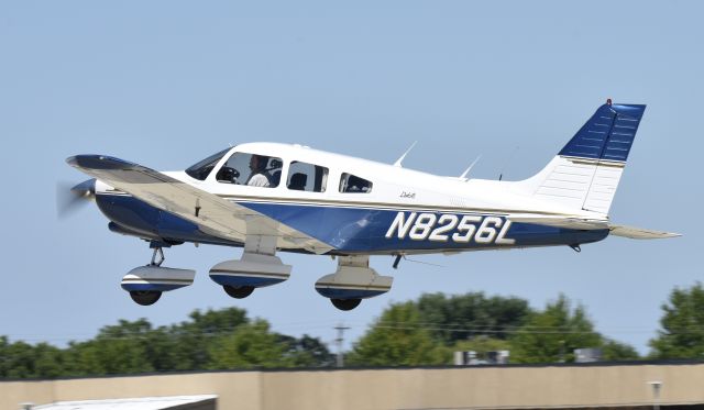 Piper Cherokee (N8256L) - Airventure 2017