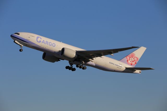 BOEING 777-200LR (B-18772)