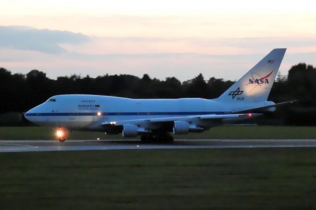 Boeing 747-200 (N747NA)