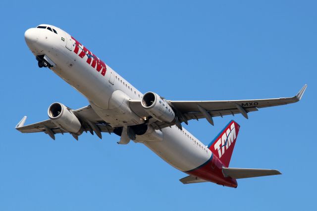 Airbus A321 (PT-MXO)