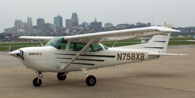 Cessna Skyhawk (N758XB)