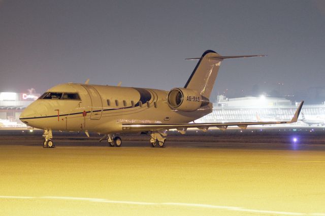Canadair Challenger (A6-RAS)