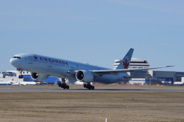 BOEING 777-300 (C-FRAM)