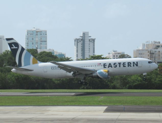 BOEING 767-200 (N605KW)