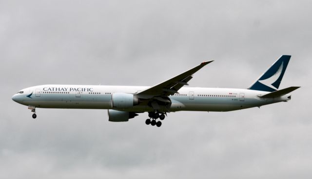 Boeing 777-200 (B-KPZ) - TAKEN FROM THE BA HANGER