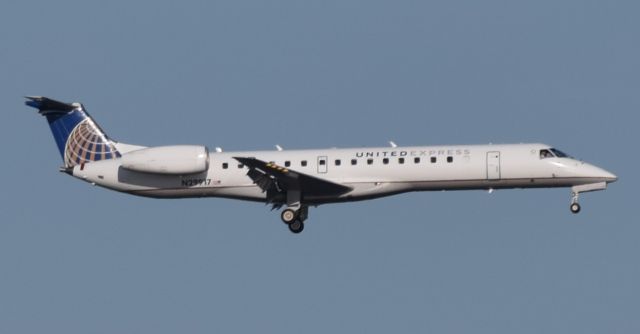 Embraer ERJ-145 (N29917)