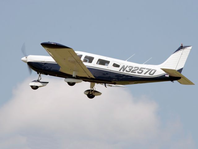 Piper Saratoga/Lance (N32570) - Take off runway 26.