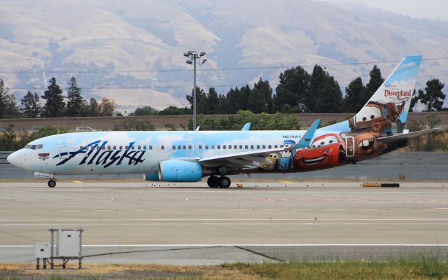 Boeing 737-800 (N570AS)