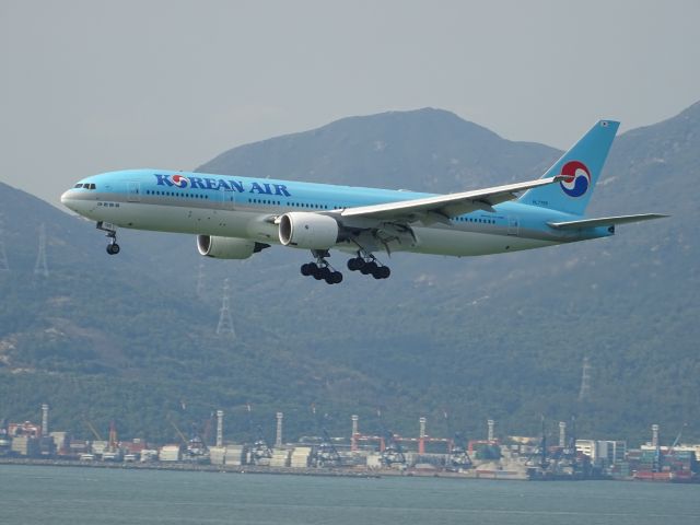 Boeing 777-200 (HL7765)