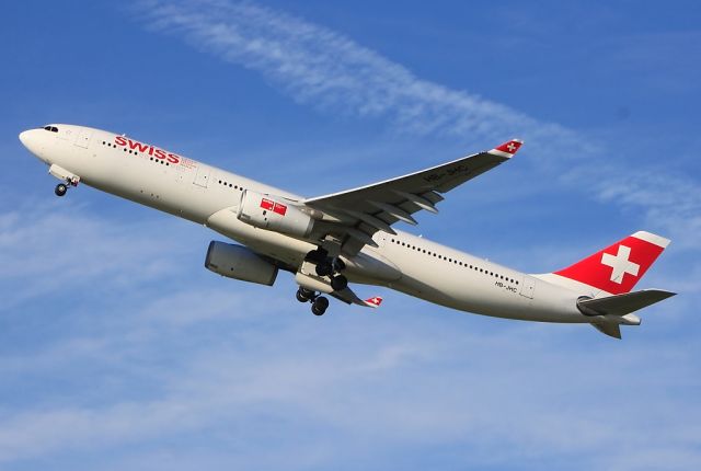 Airbus A330-300 (HB-JHC)