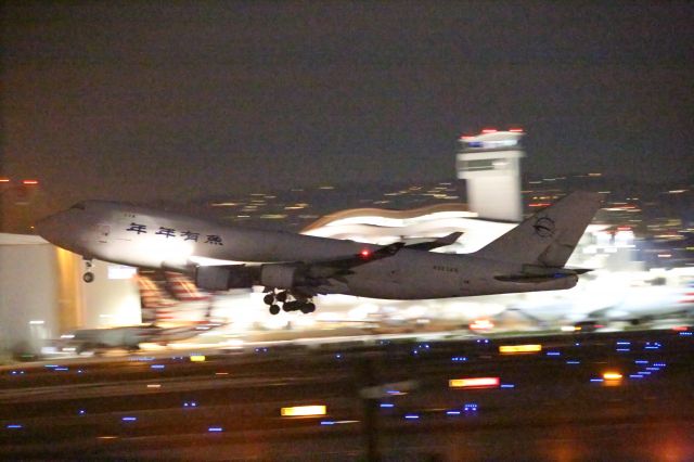 Boeing 747-400 (N903AR)