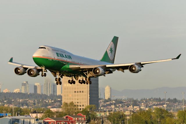 Boeing 747-400 (B-16410)