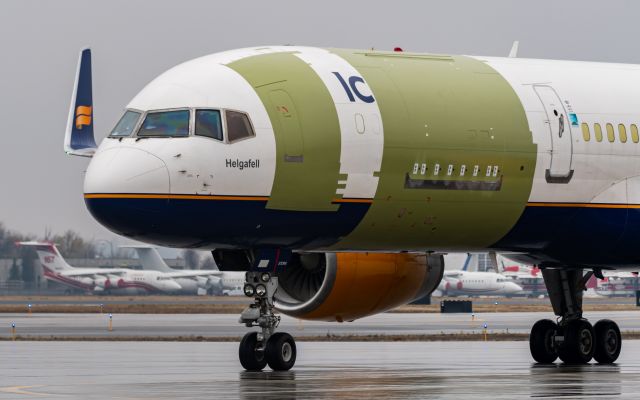 Boeing 757-200 (N1902S) - N1902S sitting on the customs ramp after arriving from China. This aircraft will be getting paint in Spokane and then go to AJTbr /.