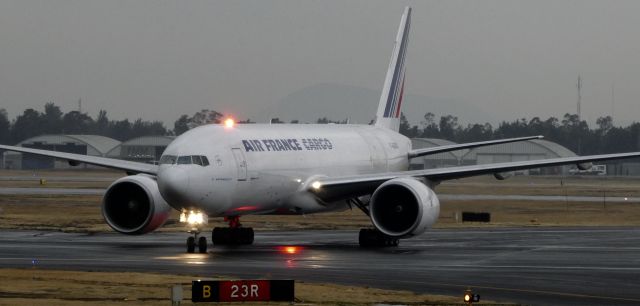 Boeing 777-200 (F-GUOC)