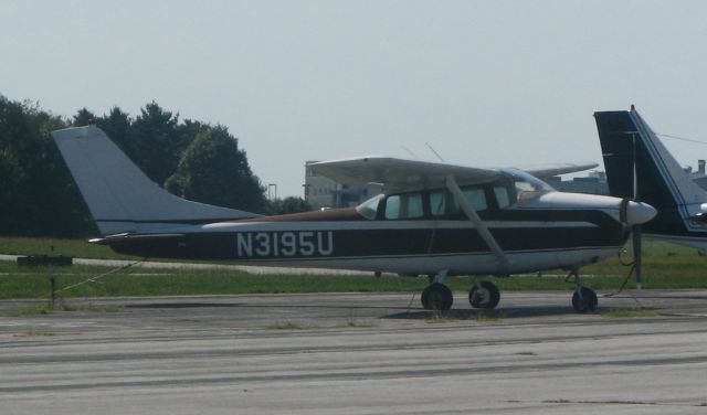 Cessna Skylane (N3195U)