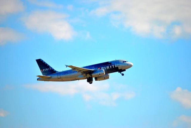 Airbus A319 (N528NK) - Departing KIAH on 14L