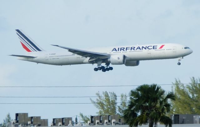 BOEING 777-300ER (F-GSQF) - An AirFrance B777-300ER"Arriving from Paris, Charles de Gaulle{Roissy} (CDG/LFPG)