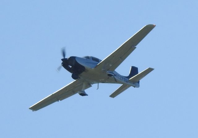 Cirrus SR-22 (N627TL)