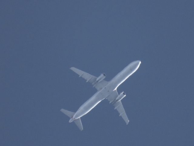 Airbus A321 (N979UY) - AAL2470br /CLT-LASbr /11/27/21