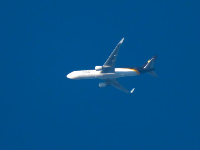 BOEING 767-300 (N346UP)