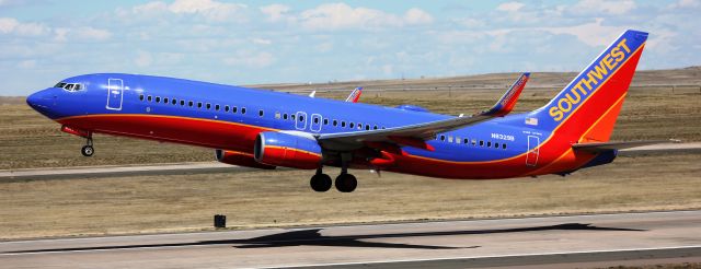 Boeing 737-800 (N8329B) - Departing runway 25 on April 3, 2017 for San Jose.