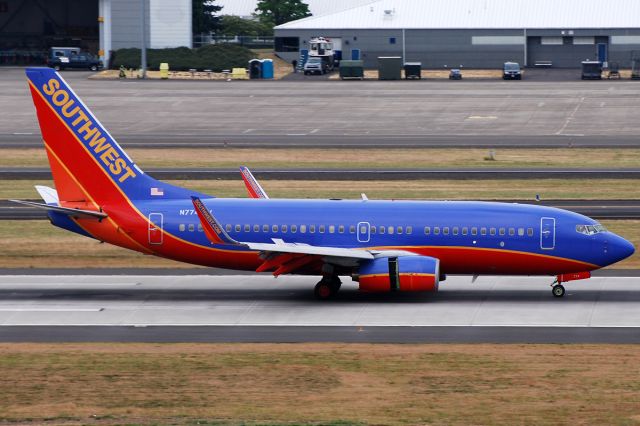 Boeing 737-700 (N774SW)