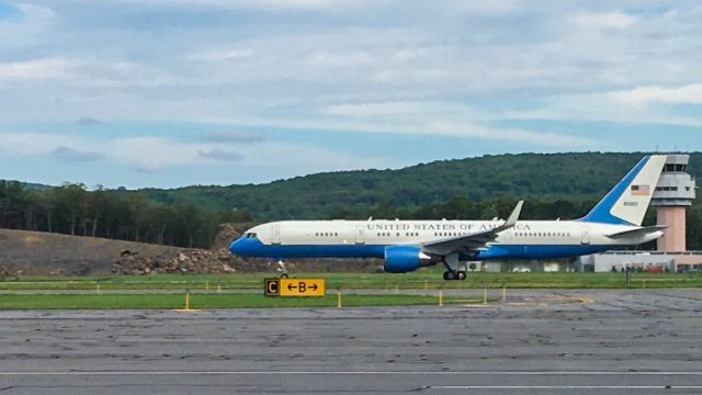 Boeing 757-200 — - Vice President Joe Biden departs WilkesBarre/Scranton after endorsing Democratic Presidential Candidate Hillary Clinton 