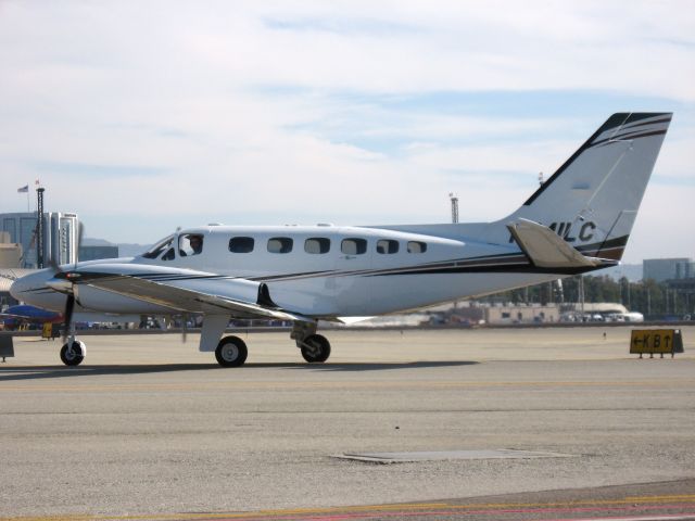 Cessna Conquest 2 (N441LC) - Holding short of RWY 19R