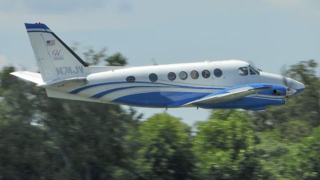 Beechcraft King Air 100 (N74JV)