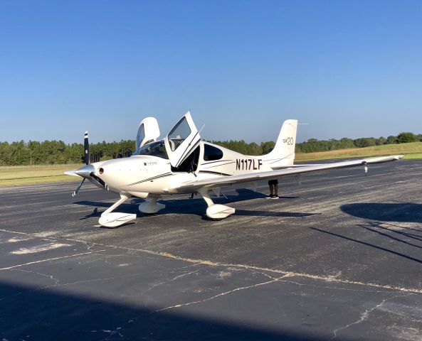 Cirrus SR-20 (N117LF)