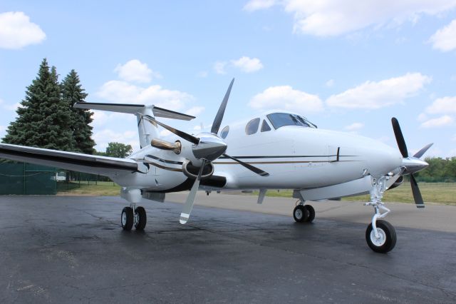 Beechcraft Super King Air 200 (N305EL)